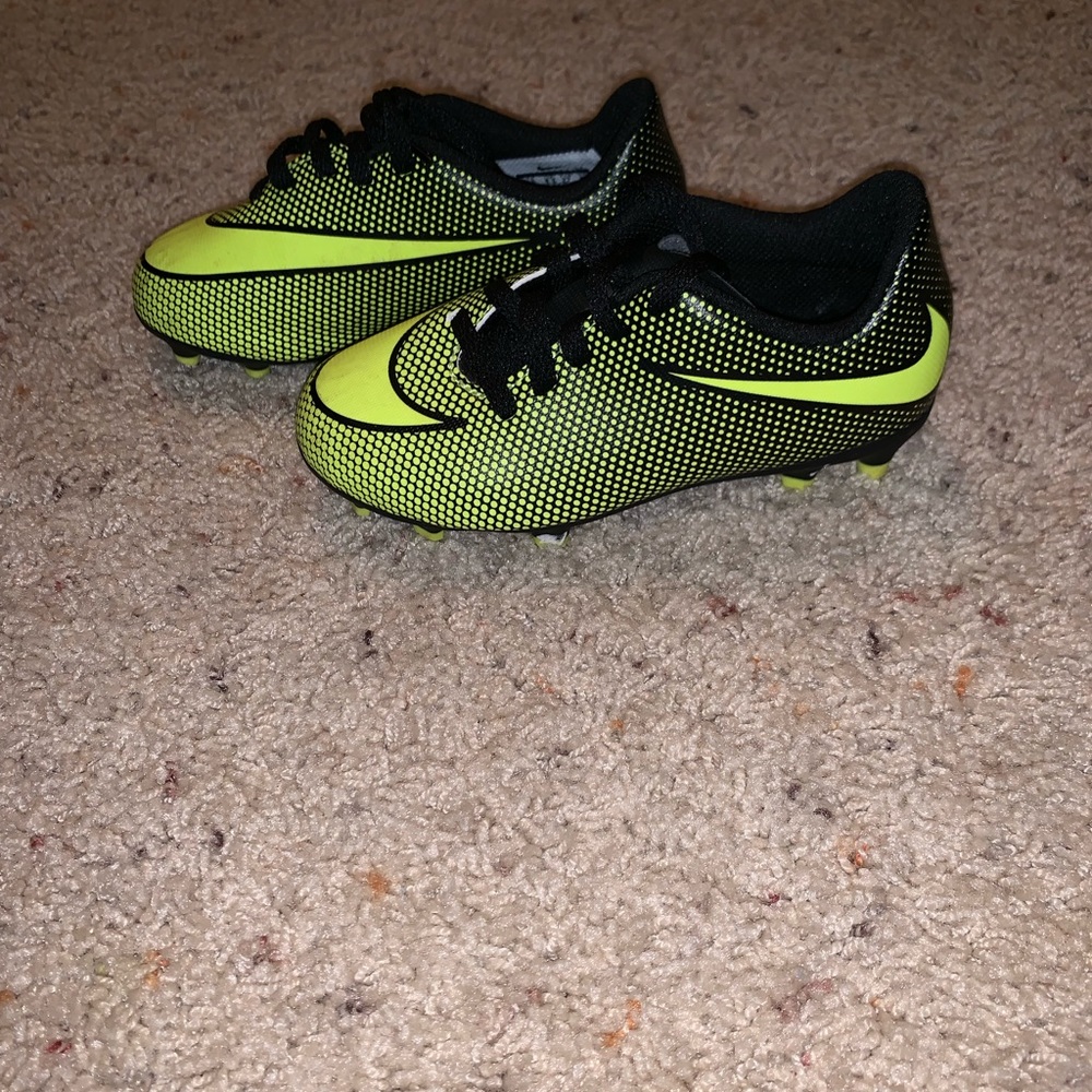 Soccer cleats